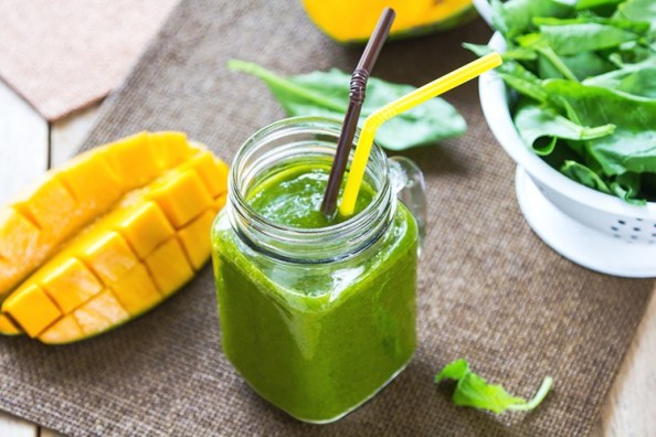 Spinach-and-Mango-Smoothie-750x500